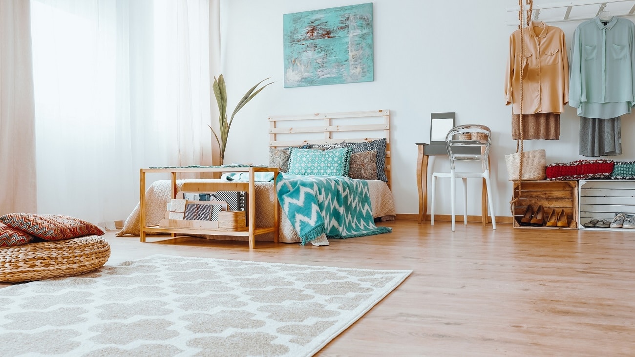 Почестете наоколо