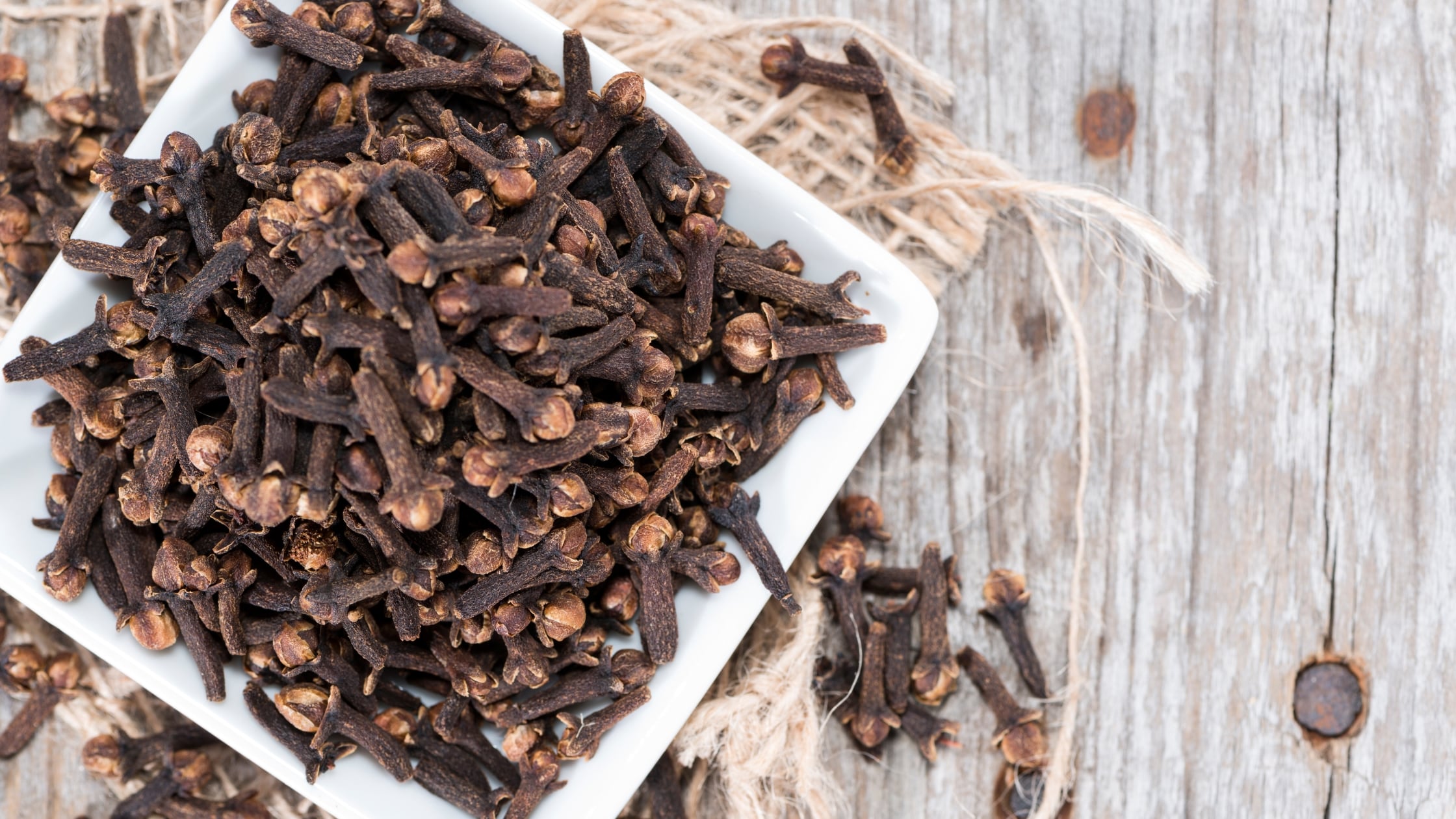 Ползи За Здравето от Карамфилa