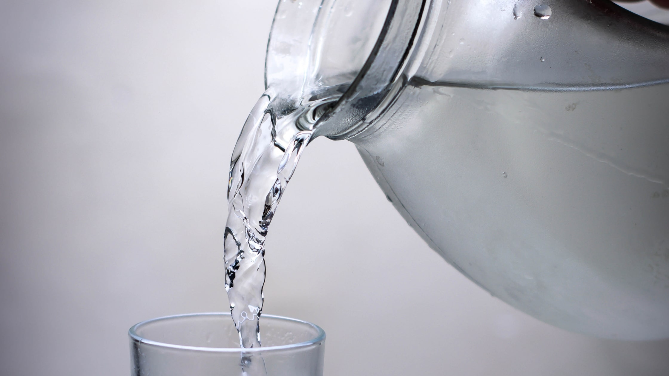 Какво е Значението На Водата и Колко е Необходима За Тялото Ни?