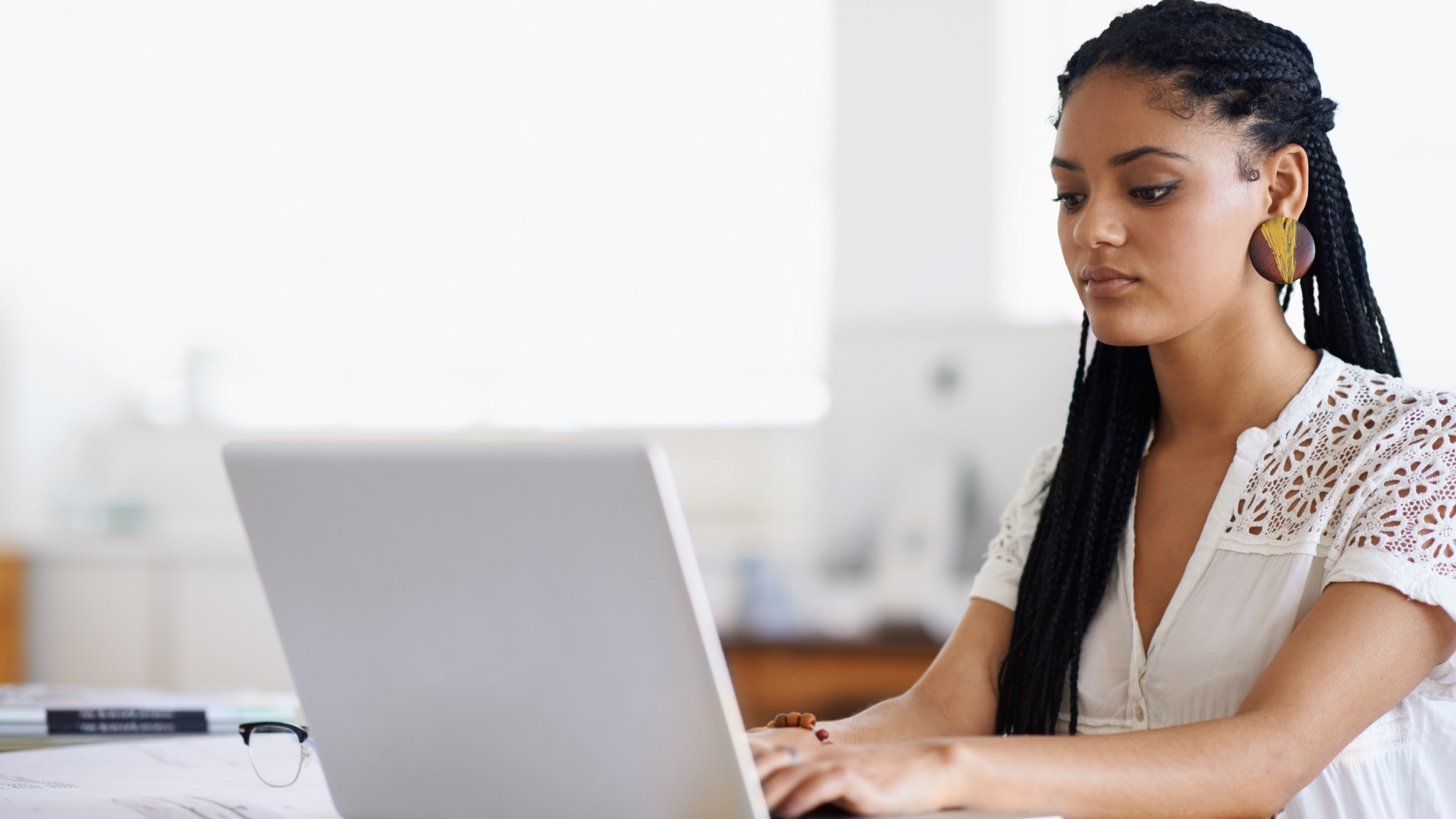 Как Да Останете Активни, Докато Работите На Бюро